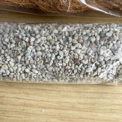 観葉植物用　ヤシ　軽石　肥料の画像