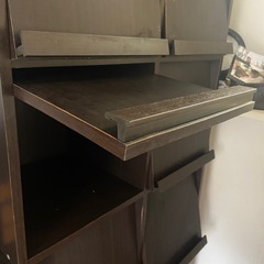 蓋の開け閉めが便利な棚の画像