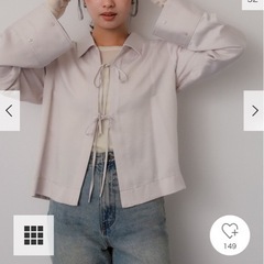 サテンシャツブラウスの画像