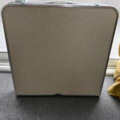 折畳み型テーブルの画像