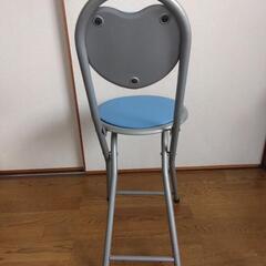 折りたたみパイプ椅子 ハート型 背付 ブルー の画像