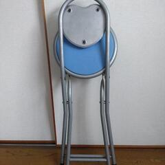 折りたたみパイプ椅子 ハート型 背付 ブルー の画像