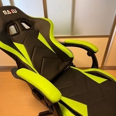 ゲーミングチェア　リクライニング機能あり
の画像
