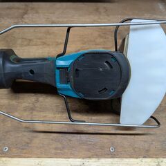 マキタ(Makita) 充電式芝生バリカン 特殊コーティング刃 刈込幅160mm 14.4V (本体のみ) MUM166DZの画像