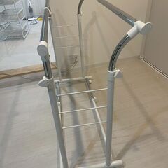 ハンガーラックの画像