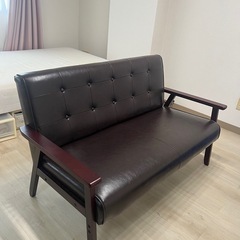 【0円❗️】【美品】合皮ダークブラウンソファ（2人掛け用）の画像