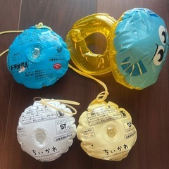 ビニール風船、腕輪などおもちゃの画像