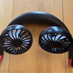 【美品】ネックツインファン 首掛け扇風機（HE-NTF01B） 1度使用の画像