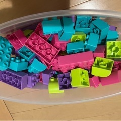 子供のおもちゃ　メガブロックの画像