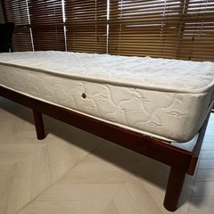 【お引き取り決まりました】シングルベッド　マットレス付きの画像