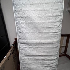 【お引き取り決まりました】シングルベッド　マットレス付きの画像
