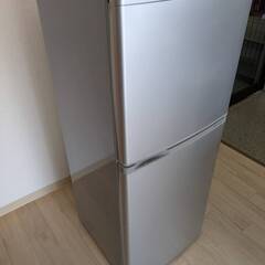 AQUA　ノンフロン冷凍冷蔵庫　137L　2012年製の画像