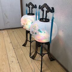 回転行灯 尾花型 一対 ペア 盆提灯 回転灯付き 木製台座 花柄 回転行燈　【糸島市内 送料無料】250811-2の画像