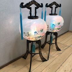 回転行灯 尾花型 一対 ペア 盆提灯 回転灯付き 木製台座 花柄 回転行燈　【糸島市内 送料無料】250811-2の画像