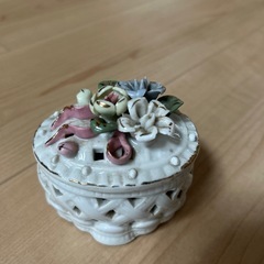 ドレッサーに置いたり小物入れ
の画像