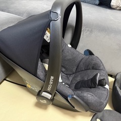 【セット】Maxi-Cosi新生児〜チャイルドシートとベビーカーシート、の画像