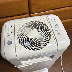 本日取りに来ていただける方無料でお譲りします。アイリスオーヤマ 除湿機の画像