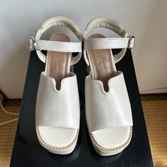 【新品未使用】ヨースケ サンダル L アイボリーの画像