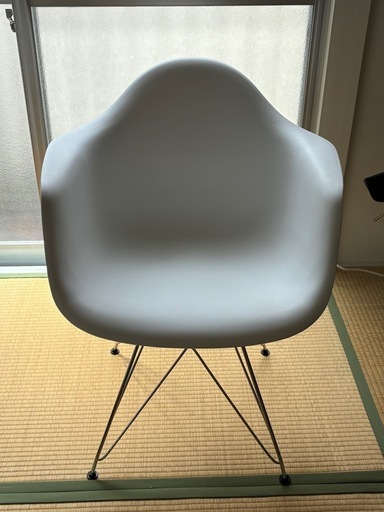 イームズ　シェルアームチェア　ホワイト