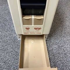 🌈ライスストッカー✨米びつ10kg✨ボタンで１合２合‼️備蓄米の画像