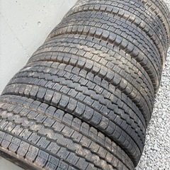 205/85/16LT冬ダンロップの画像