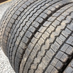 205/85/16LT冬ダンロップの画像