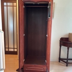 木製クローゼットの画像