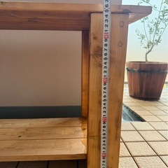 木製テーブル　イスの画像
