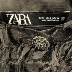ZARA フリル付きブラックジャケット Sの画像