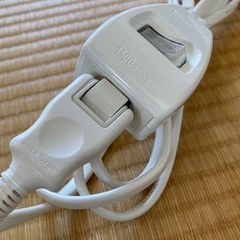 【中古】延長コード（スイッチ付き）2m差し上げます。の画像
