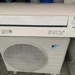 基本取り付け工賃込み　 DAIKIN ルームエアコン 　F28WTES-W 主に8-10畳100V 2019年製♻️の画像