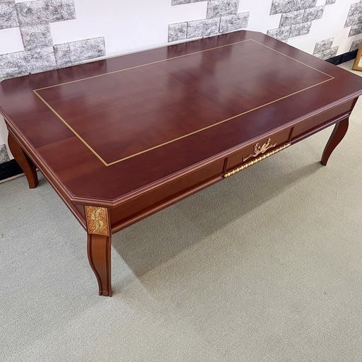 輸入家具　ヨーロピアンリビングテーブル　