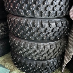 スパイクタイヤ　フルピン　アドバン　MT-14 15インチの画像