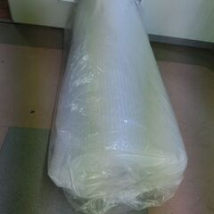 プチプチ。梱包材。幅１２００㎜×長さ４２ｍ。市価２０００円以上します。新品未使用品。一本１０００円です。複数購入割引あり。の画像