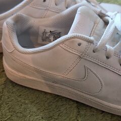 NIKE　スニーカー　ホワイト　23.0の画像