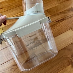 中古 ペット用 フードストッカーの画像