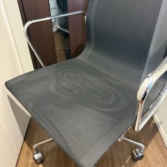 イームズ リプロダクト アルミナムチェア ハイバック メッシュ ブラック 
の画像