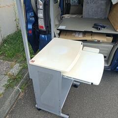パソコンテーブルの画像