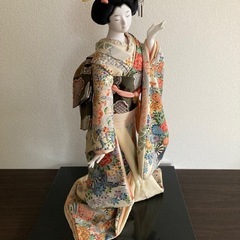 日本人形・ガラスケース付きの画像