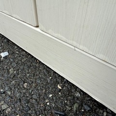 ホワイト収納キャビネット（4ドア・引き出し付き）の画像