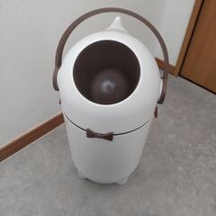 【値下げ交渉可】ペットの防臭ゴミ箱（ドギーマン PACKUN）の画像