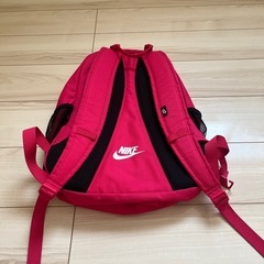 NIKE ピンクリュックの画像