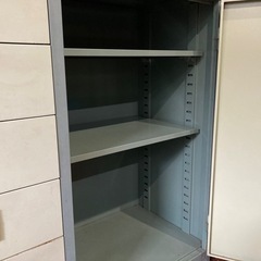 ⓷スチール収納の画像