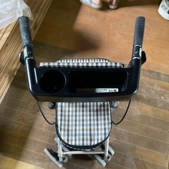 老人用補助車の画像