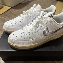 NIKEエアフォース1'07LX
の画像