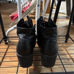 激安💥 厚底ブーツ🥾🖤 Mサイズ ブラック  レディース  靴 ブーツの画像