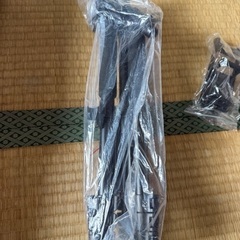 カメラと携帯電話の三脚スタンドの画像