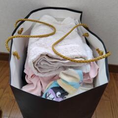 ヘアアイロンと洋服の画像