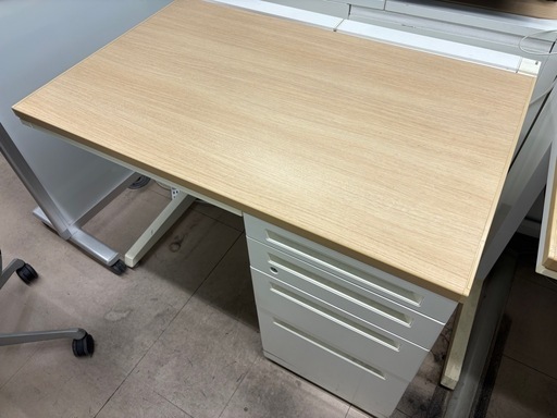 オカムラ4台事務用片袖机（W1000×D700×H700）