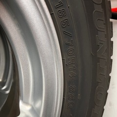185／70R14 2023年式　冬タイヤ　アルミ付きの画像